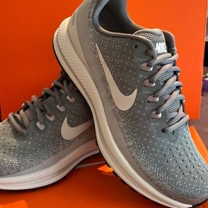 Nike Women’s Air Vomero 13. BRAND NEW, NEVER WORN